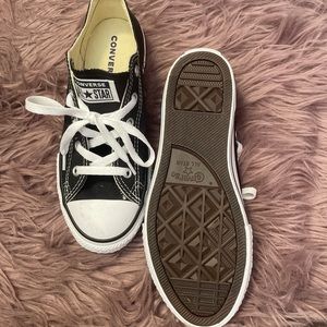 Black Converse size: 3Y